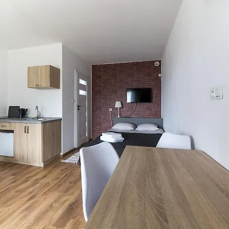 Maryla - Apartamenty I Pokoje - Idealne Dla Rodzin Z Dziecmi أوستروفو